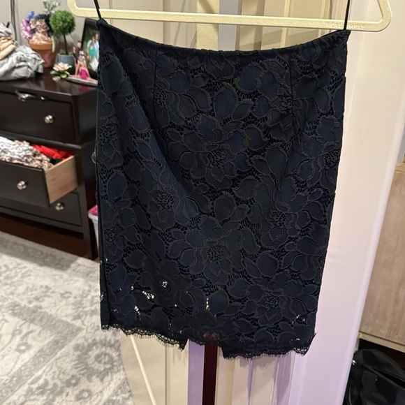 Two piece top and bottom - Picture 2 of 4